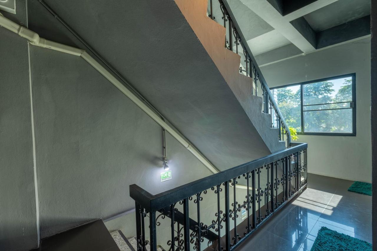 La Belle Nuit House Hostel Chiang Mai Bagian luar foto